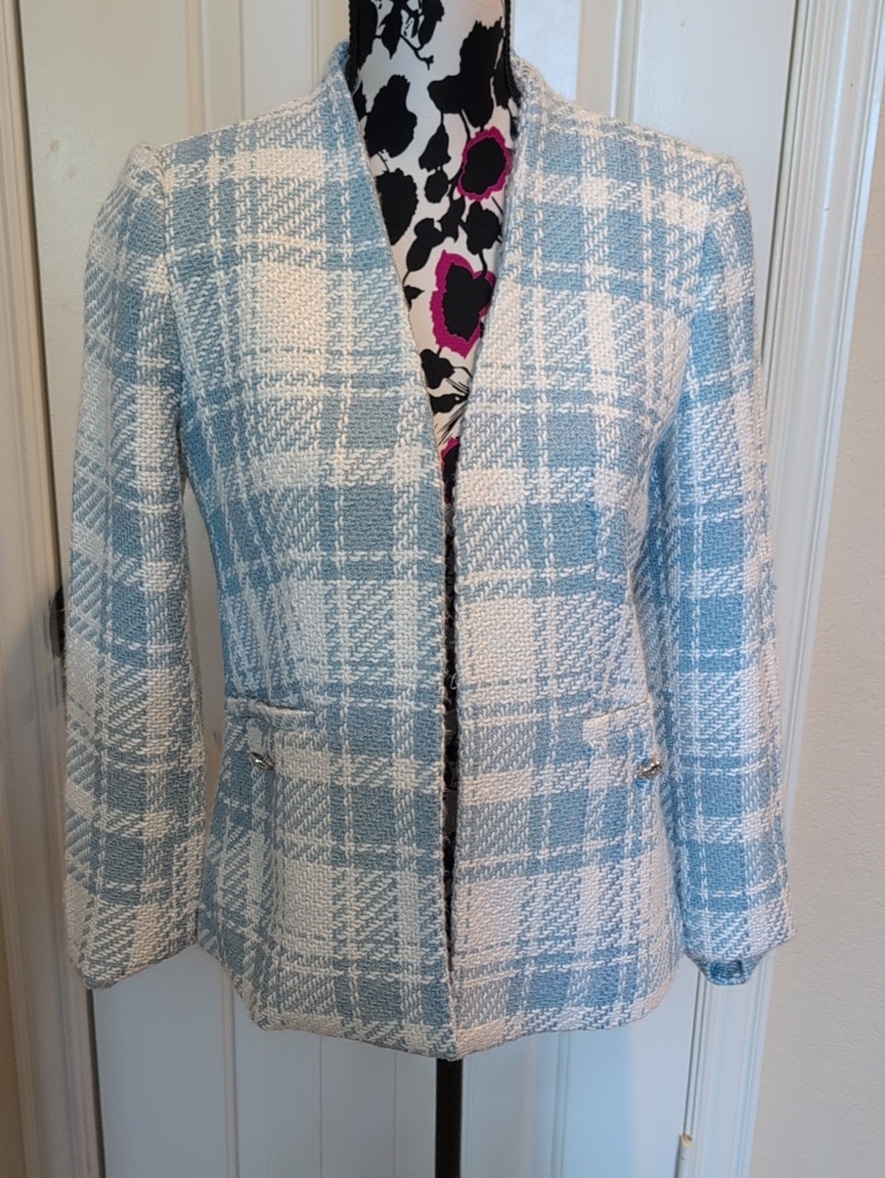 Elie Tahari Light Blue & White Plaid Bouclé Blazer Size Small NWT